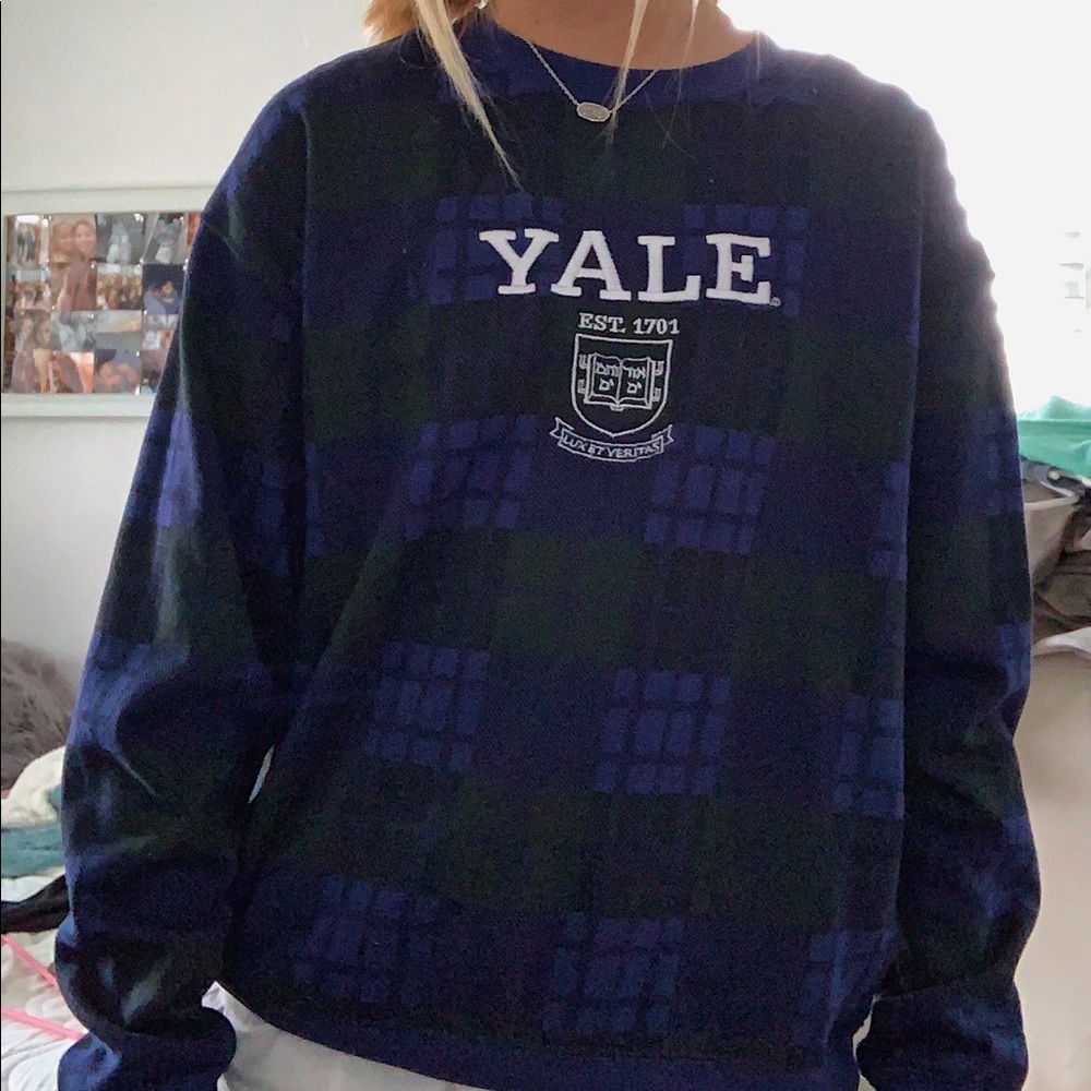 YALE CREWNECK NWOT